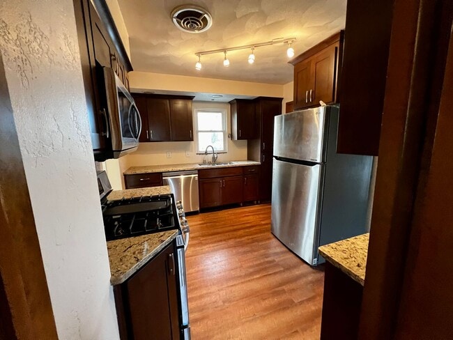 Photo - 609 Maple St