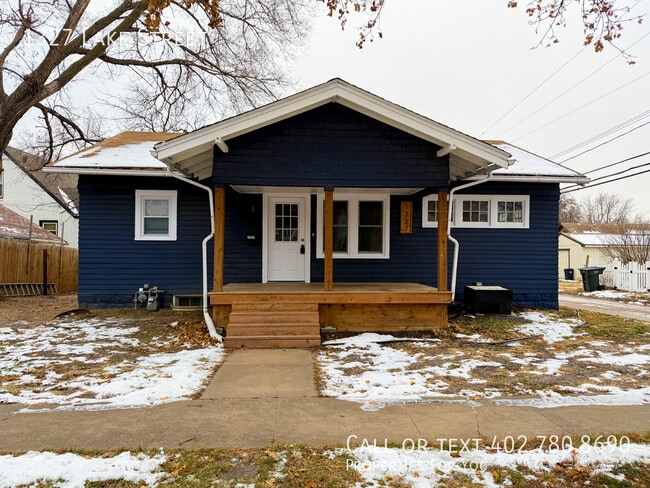 Photo - 1327 Lake St