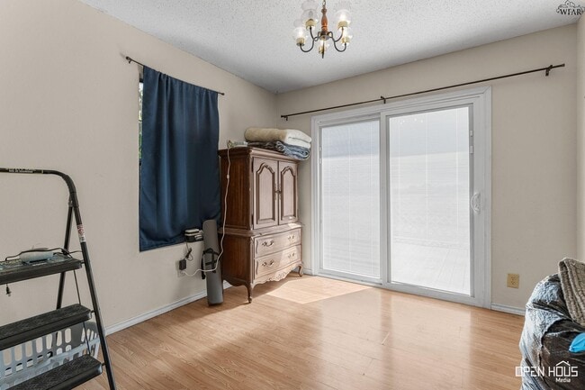 Photo - 515 N Texas St