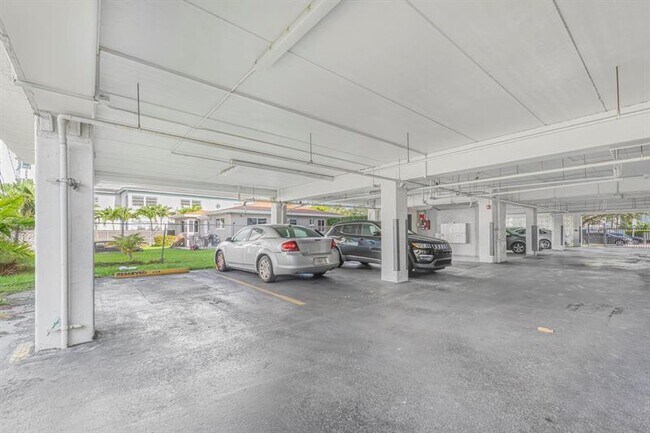 Photo - 1960 Marseille Dr