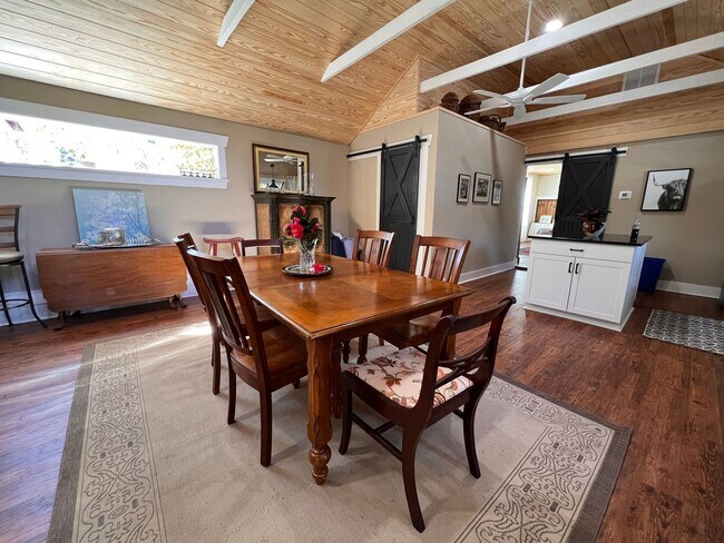 Photo - 326 Sumter St SE