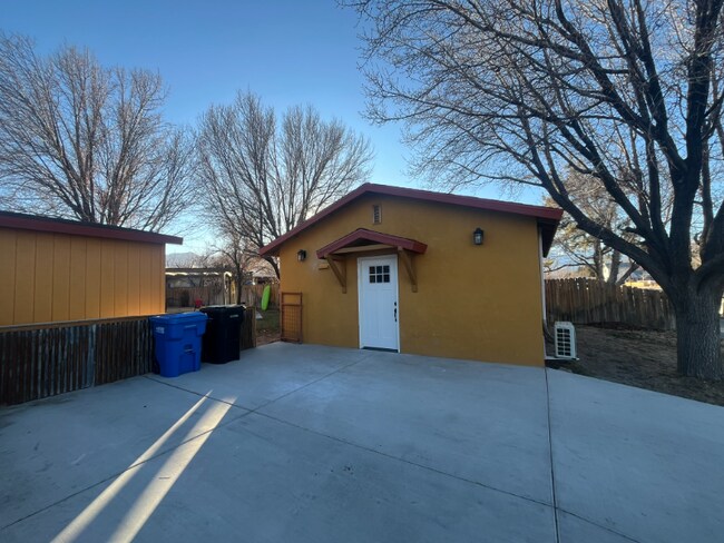 Photo - 458 Short St