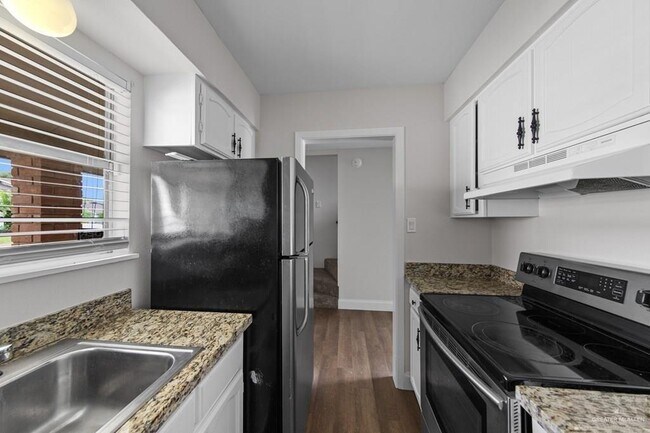 Photo - 8 Continental Dr Unidad 3