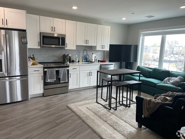 Building Photo - 210 Old Colony Ave Unit 200-303 Rental