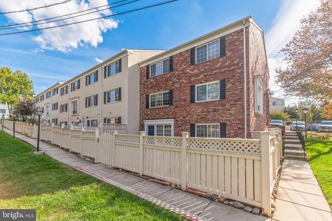 Photo - 1601 N Van Dorn St Unit 1601A