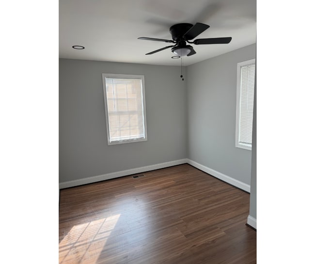 101 Edgewood St Unit 2C AVAILABLE W/PRIV BATH $850 2C