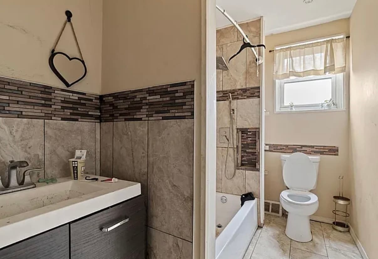 Photo - 910 Mechanic St