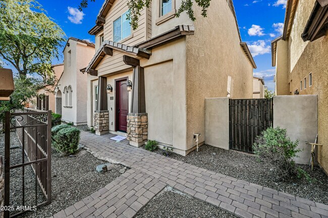 Building Photo - 2060 E Heartwood Ln