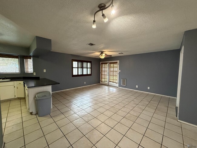 Photo - 1356 S 41st Ave