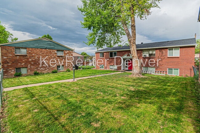 Building Photo - 2356 S Linden Ct Unit B