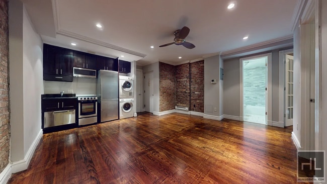 Building Photo - W 14TH ST. Unit B