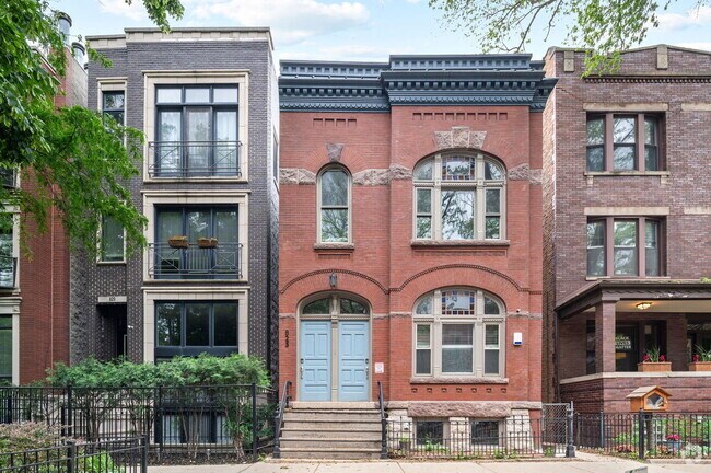 Building Photo - 825 N Winchester Ave Unit 1R Rental