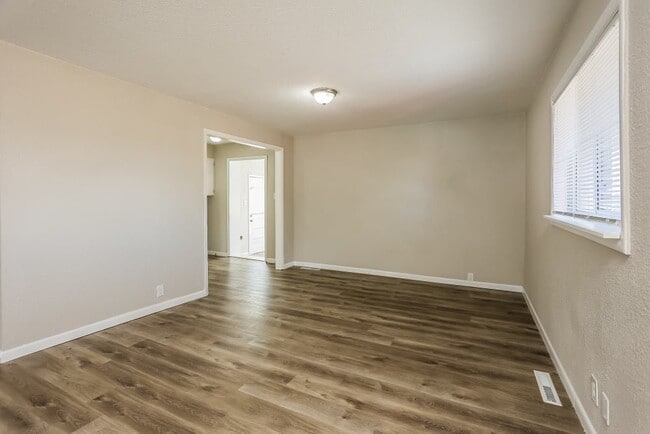 Photo - 820 Essex Dr