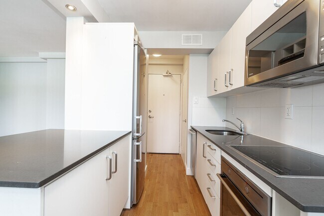 Building Photo - 99 Tyndall Ave Unit 305