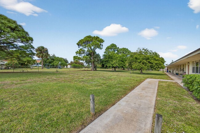 Photo - 8585 SE Church St Unidad 2