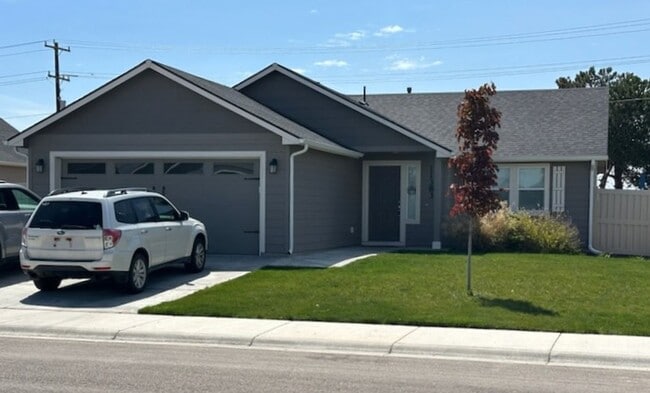 Building Photo - Beautiful brand new 3 bed 2 bath home in the Shadow Glenn Subdivision, just off Linden and Middle...