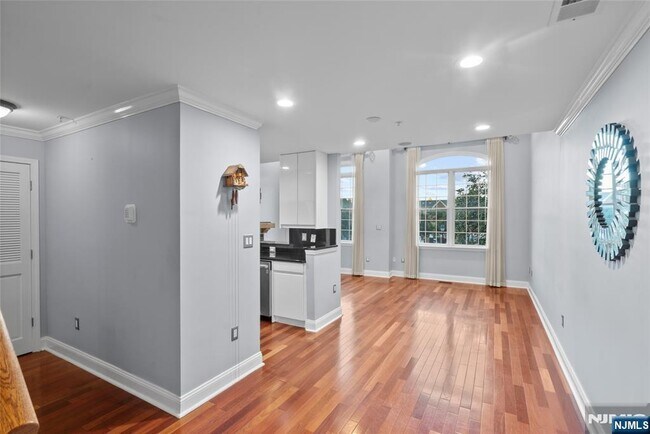 Photo - 169 Price 169 Unit 169