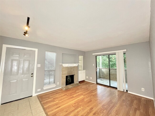 Photo - 3500 Tangle Brush Dr Unidad 3