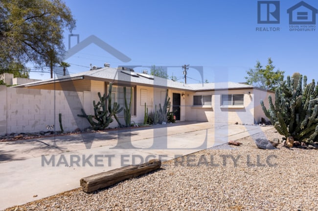 Building Photo - 3Bed/2Bath House at 19th Ave/Camelback! Move-In Ready on 06/11/2026! -- NO HOA! CORNER LOT!