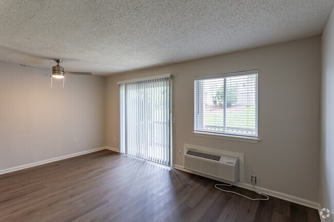 Studio - 500SF - Living Room