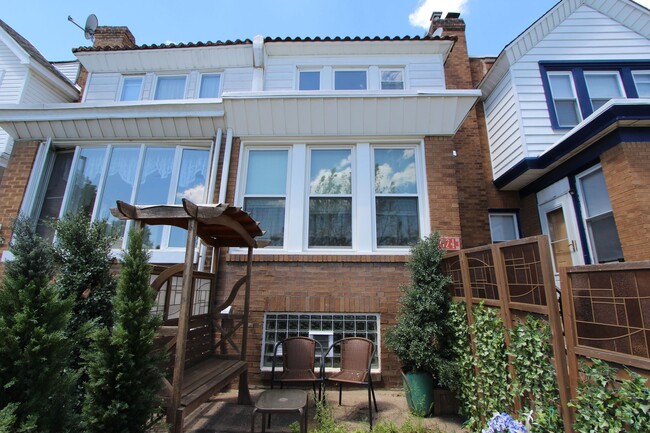 Building Photo - 624 Wendover St Unit B