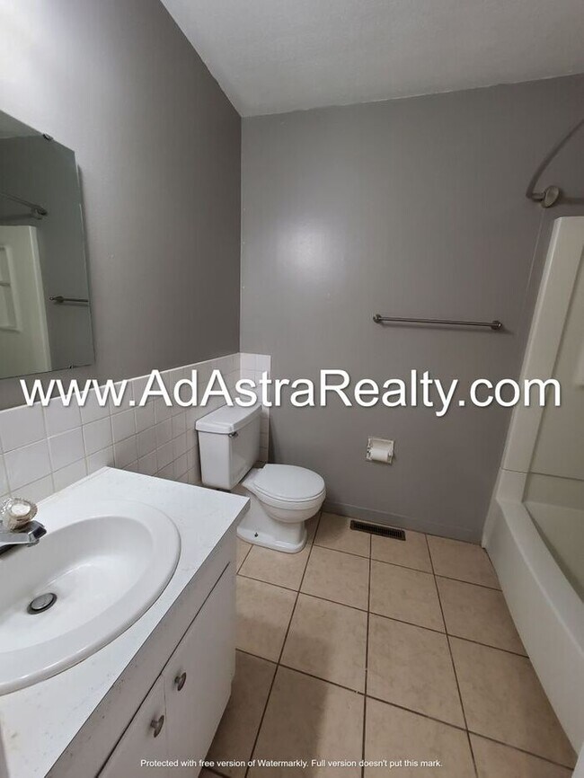 Photo - Spacious and Affordable Olathe Townhome-Av...