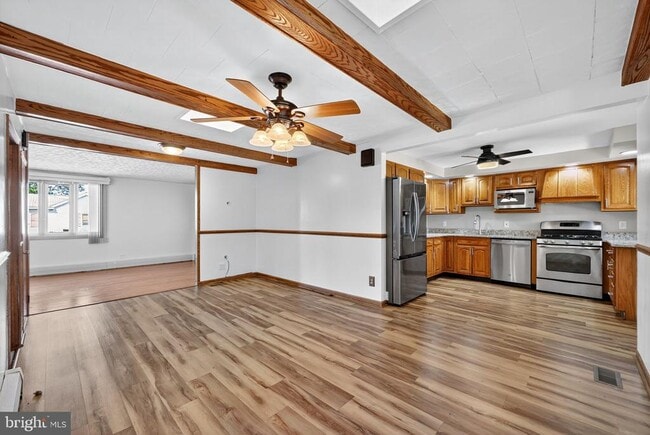 Photo - 8402 Holman Ave