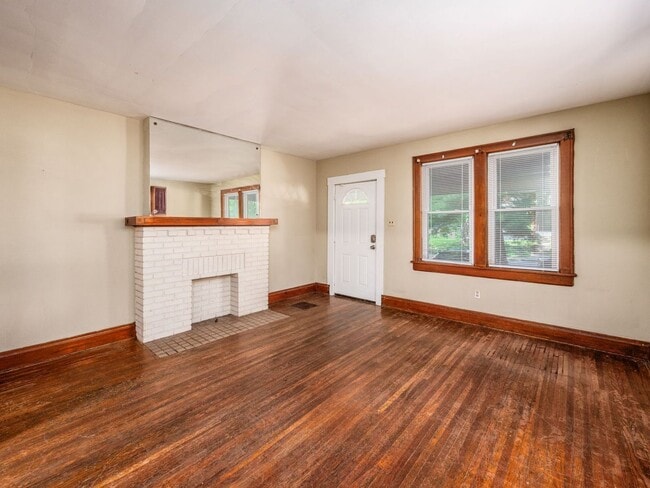 Photo - 385 E 13th Ave