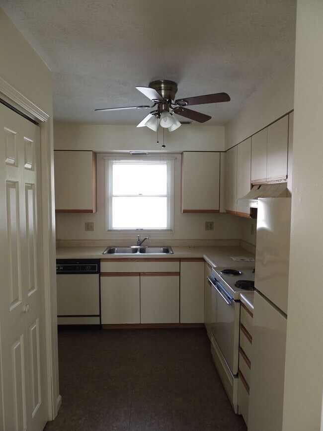 Photo - Braemar Townhomes Large 3 Bedroom w/ garage Unit 122
