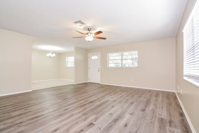 Photo - 2451 Glenview Dr