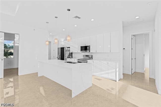 Photo - 821 NW 37th Pl