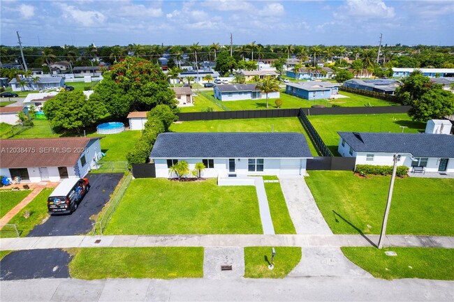 Building Photo - 14414 SW 105th Ct