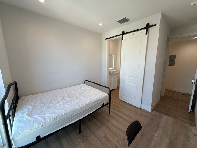 Photo - 3105 Normandie Avenue Unit 3105 B4-4
