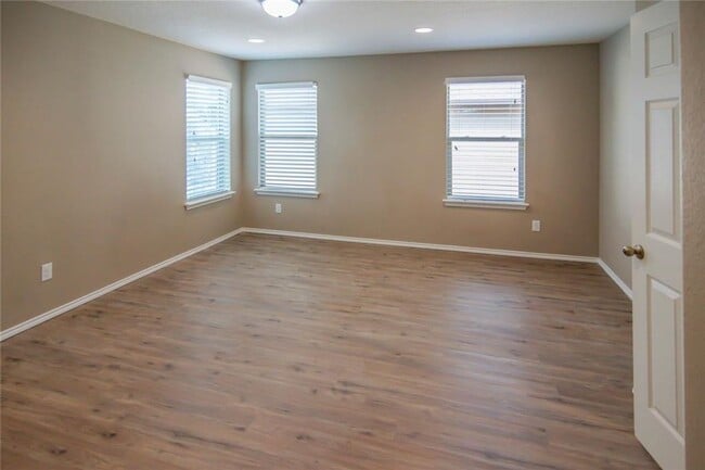 Photo - 1044 Clove Hitch Dr