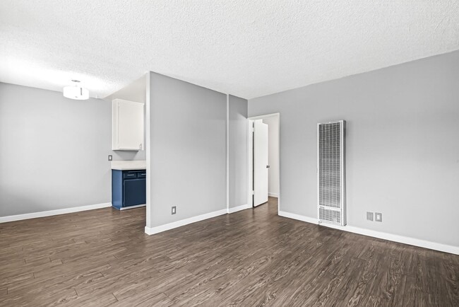 Photo - 539 E 11th St Unidad 07