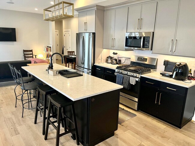 Photo - 5 Carlisle St Unit Fully Furnished Room