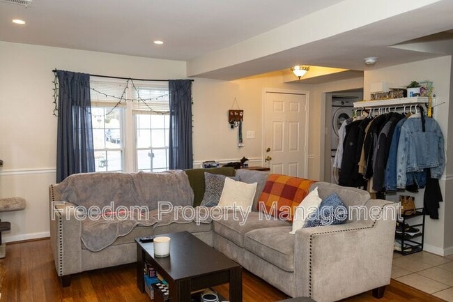 Photo - 5317 Macwood Dr