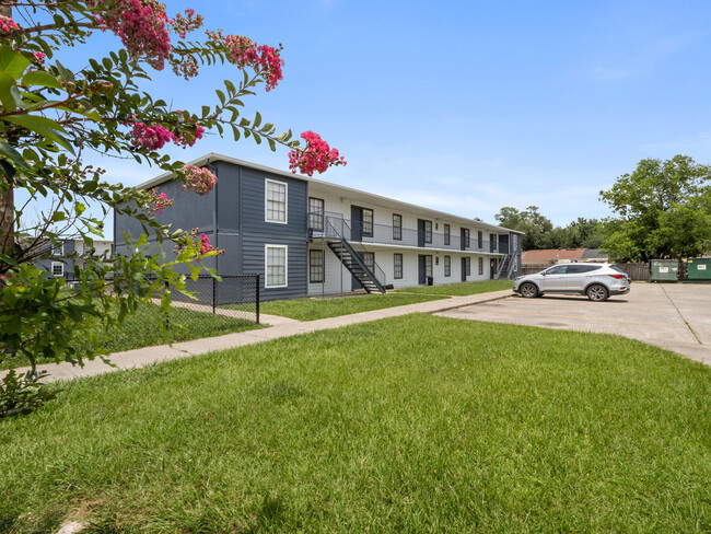 Building Photo - Bayberry Rental