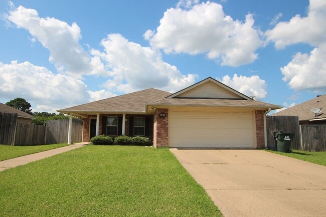Building Photo - Beautiful 4 bedroom 2 bath home in Flint!