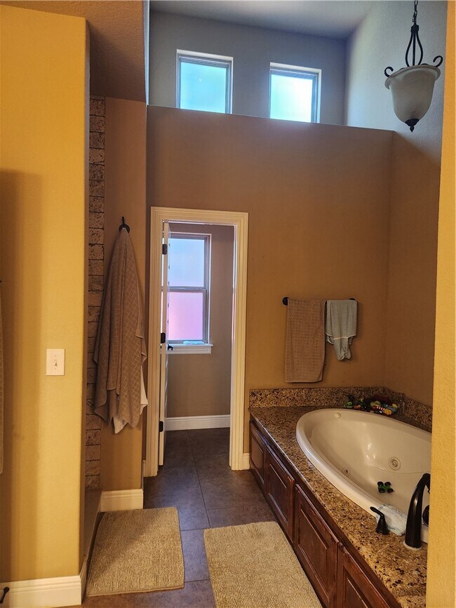 Photo - 1705 SW Hayfield Ave