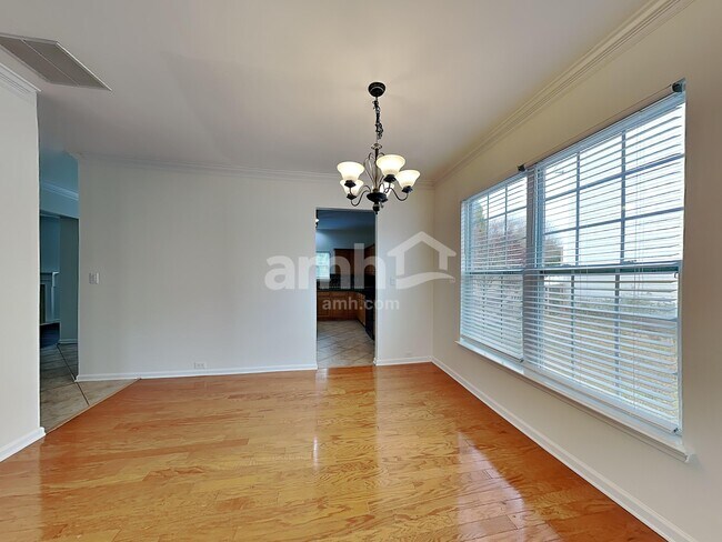 Photo - 2005 Brook Valley Run