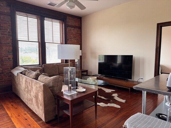 Photo - 2737 W Cleveland St Apartment Unit 214