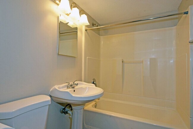 Photo - 2153 Green Ave Unit #2