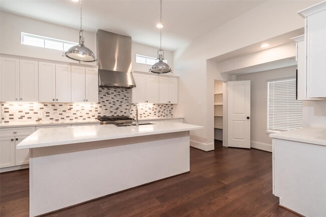 Building Photo - 3821 N Braeswood Blvd Unit C Rental