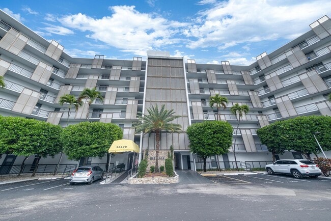 Building Photo - 20400 W Country Club Dr Unit 610