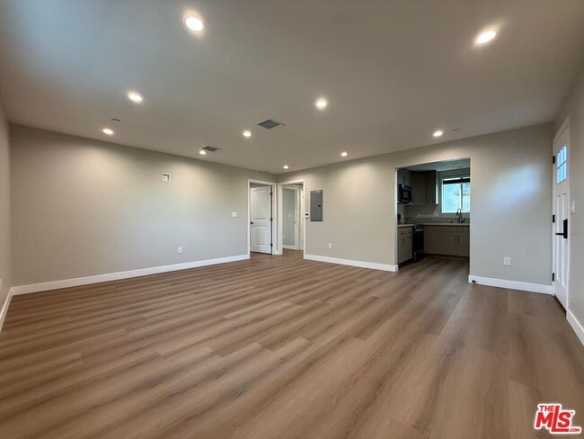 11947 Victory Blvd