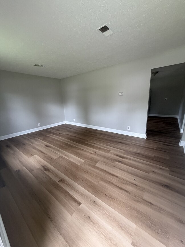 104 Robin Dr