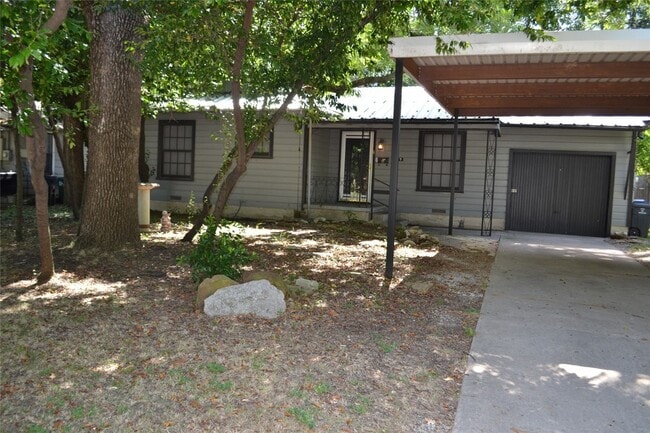 Building Photo - 919 Denton St