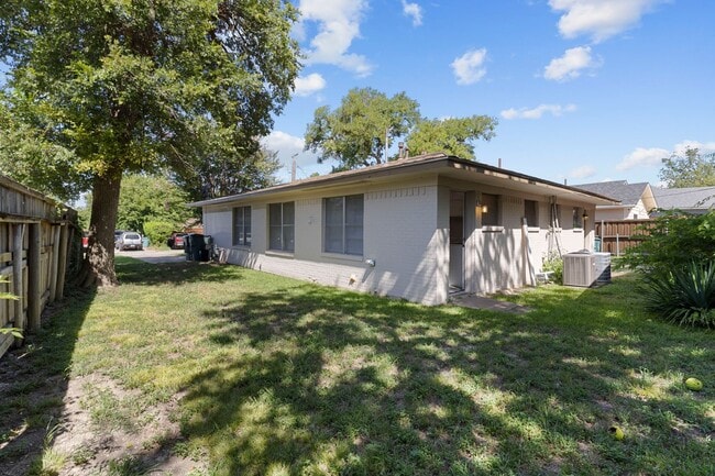 Photo - Spacious Duplex for Rent in Sherman, TX La...