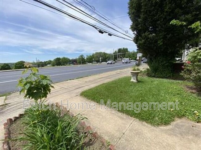 Photo - 911 E King St